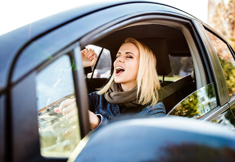 Pjevanje u automobilu poboljšava zdravlje
