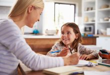 Pisanje zadaća i učenje s djecom sve je veći izazov za roditelje