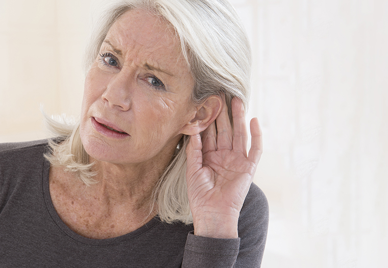 Staračka nagluhost: Savjeti za lakšu komunikaciju pri oštećenju sluha
