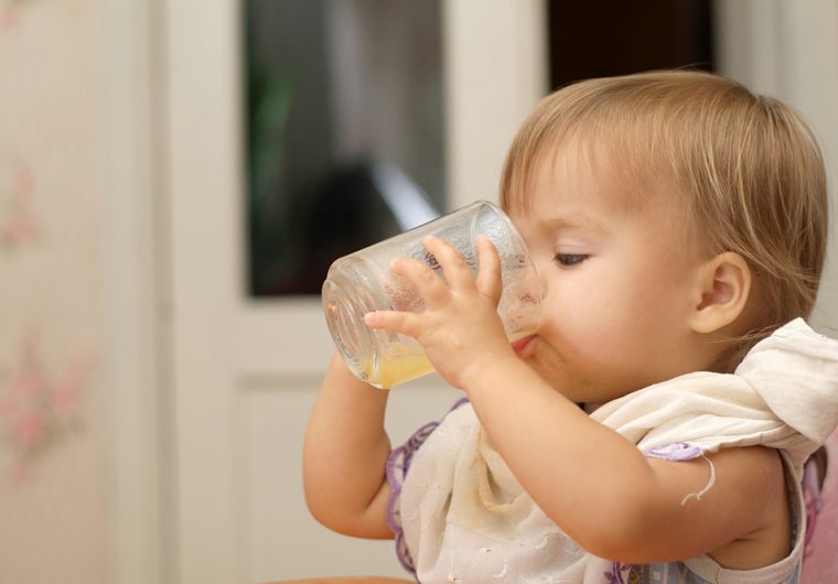 Roditelji, oprezno s vocnim sokovima za malu djecu