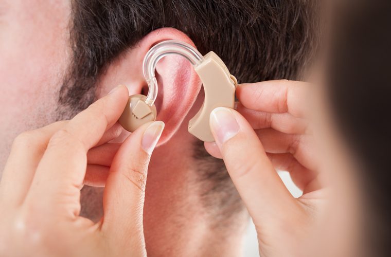 slušna rehabilitacija - slušno pomagalo može poboljšati sluh