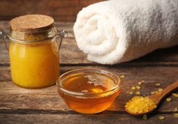 med kao slatka terapija - masaža medom