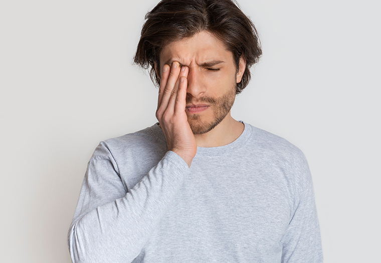 Bol u oku: zašto nastaje i kada trebamo posjetiti liječnika