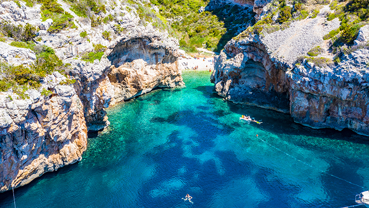 otok vis plaza stiniva