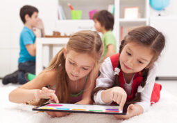 djecji razvoj mobiteli tableti digitalna tehnologija logopedija teskoce govora i pisanja