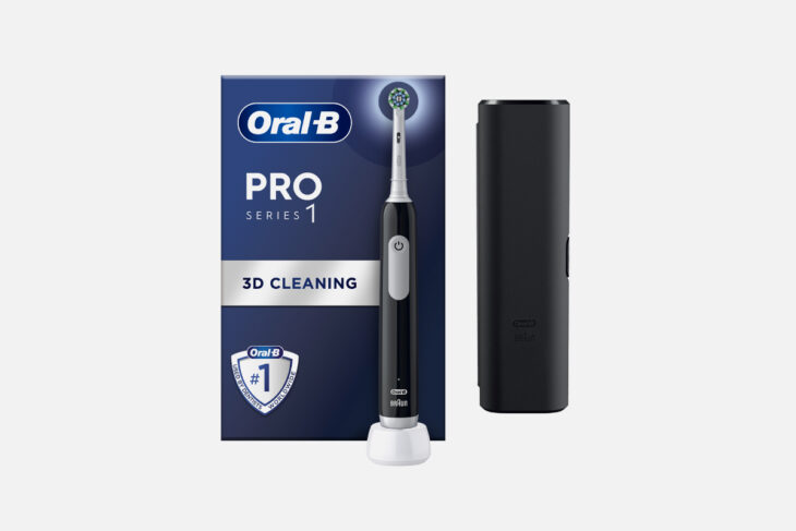 ORAL-B  PRO 1 BLACK + PUTNA TORBICA